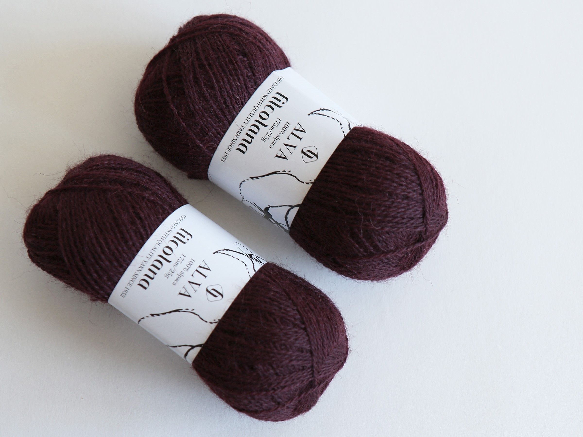 Alva - 0382 Dark Bordeaux